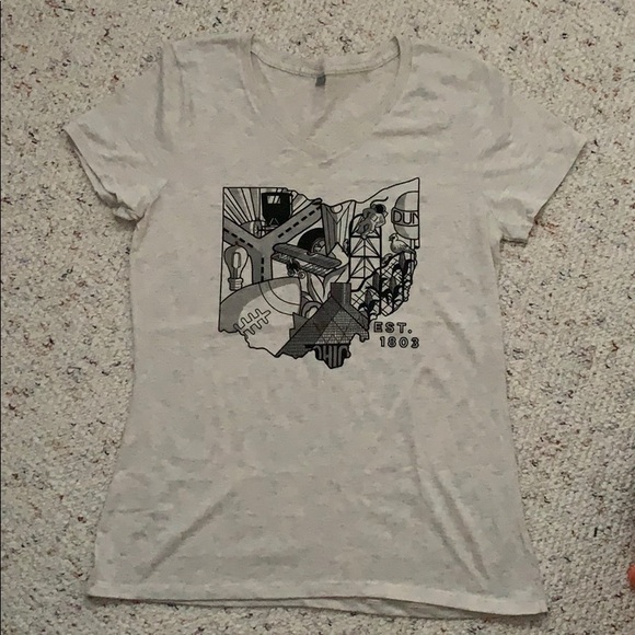 Tops - T shirt